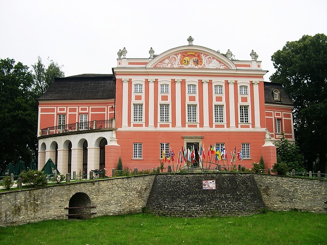 Zamek w Kurozwękach w świętokrzyskim